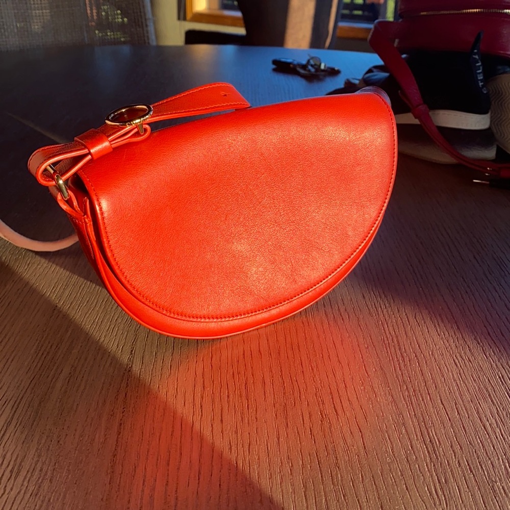 Cuyana Half moon mini bag - blood orange